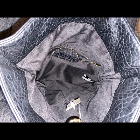 FOREVER 21 MULTI FUNCTIONAL CLUTCH/CROSSBODY PURSE - Picture 5 of 7